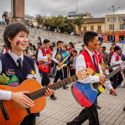 Participando con la E.M Amadeus en el desfile por el Onomástico de Pasto.