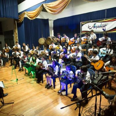 Ensamble de Guitarras Acústicas y Vientos Andinos. E.M Amadeus