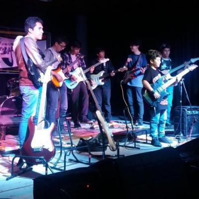 Ensamble y recital de guitarras eléctricas. E.M Amadeus