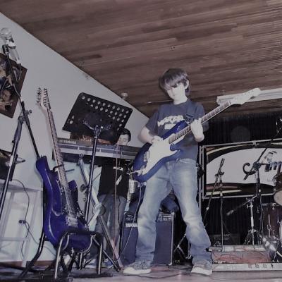 En recital de Guitarra Eléctrica y Banda Migraña. E.M Amadeus