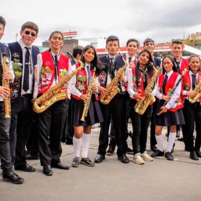 Grupo de Instrumentos de viento. Ensamble y desfile musical. E.M Amadeus