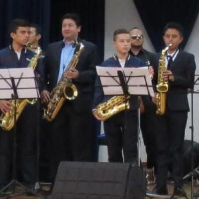 Ensamble musical en presentación fiestas institucionales.
