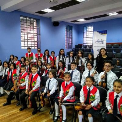 En recital y ensamble de violines de la E.M Amadeus.
