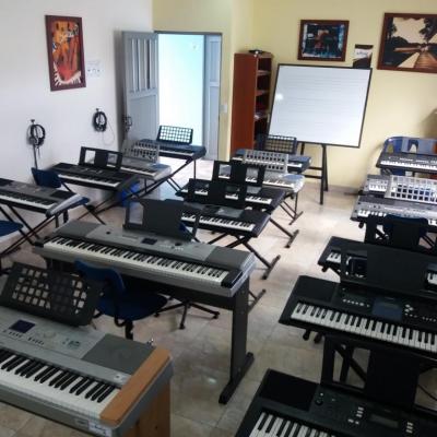 Pianos - Teclados Electrónicos de la E.M Amadeus