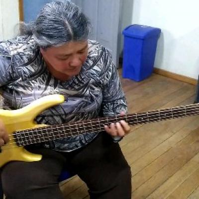 Estudiante de Bajo Eléctrico .E.M Amadeus