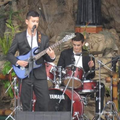 Presentación con la banda la generación.