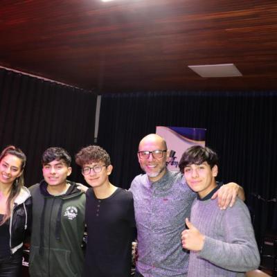 Luego de la presentación en el teatro Champagnat