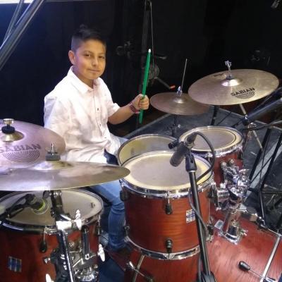 Estudiante de Batería y Percusión Latina de la E.M Amadeus.