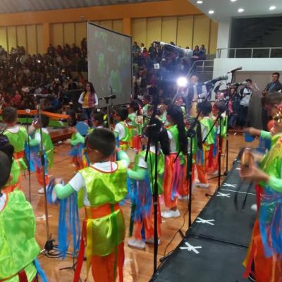 Presentación en el Coliseo Champagnat.